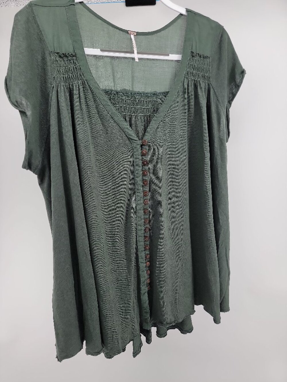 Free People Boho Tunic Top Medium Green Flowy Peasant Blouse Raw Hem Oversized - Picture 2 of 10